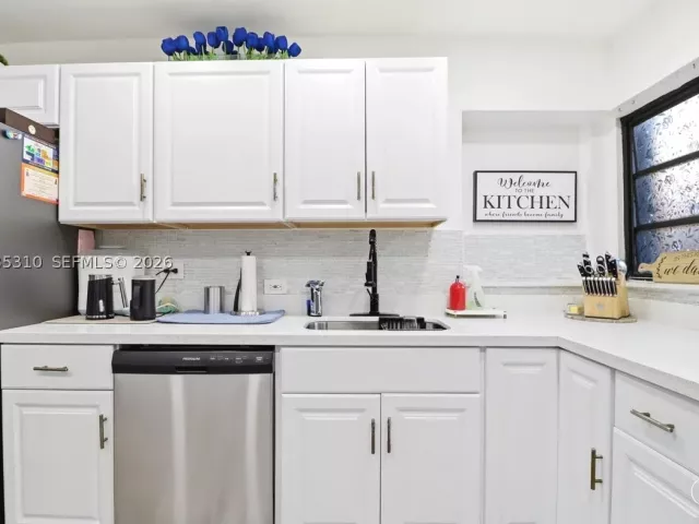 3-bedroom home for sale in Hollywood - 7551 Polk St - MondialRealty