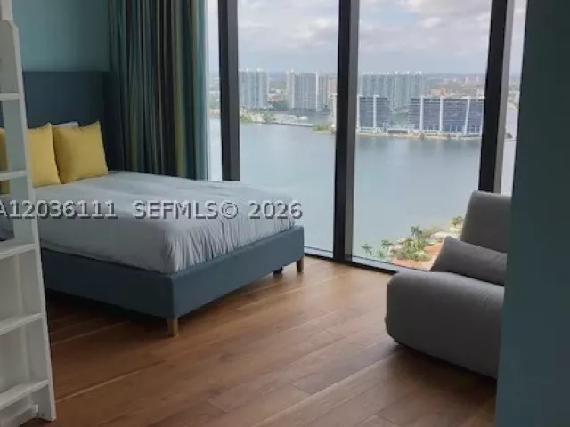 4-bedroom condo for rent in Sunny Isles Beach - 18555 Collins Ave 3103 - MondialRealty