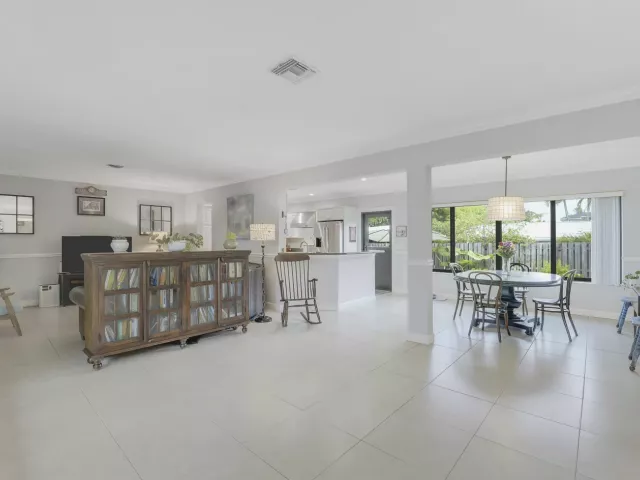 3-bedroom home for sale in Delray Beach - 109 NE 17th Street - MondialRealty