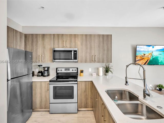 3-bedroom home for rent in Miami - 170 NW 158th St 2 - MondialRealty