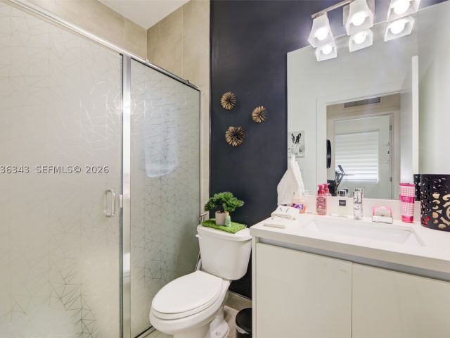 4-bedroom home for sale in Doral - 7117 NW 103rd Path - MondialRealty