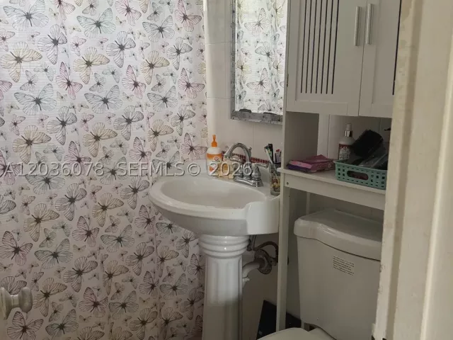 3-bedroom home for sale in Miami - 11290 SW 47th Ter - MondialRealty