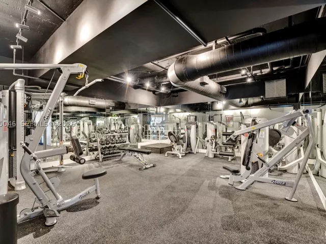 2-bedroom condo for sale in Miami Beach - 5225 Collins Ave 1606 - MondialRealty