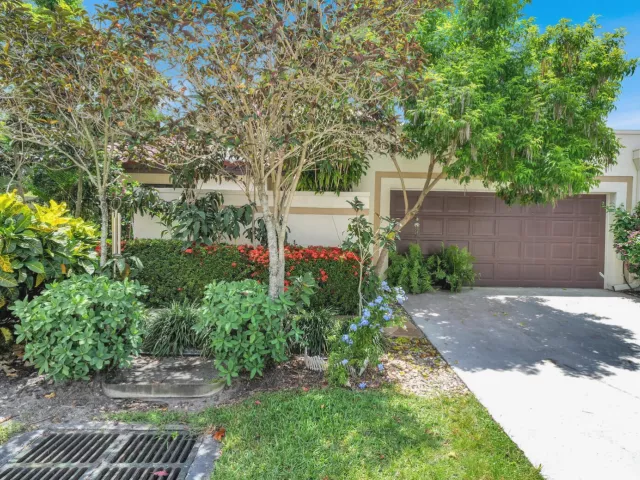 2-bedroom home for sale in Boca Raton - 21381 Sonesta Way - MondialRealty