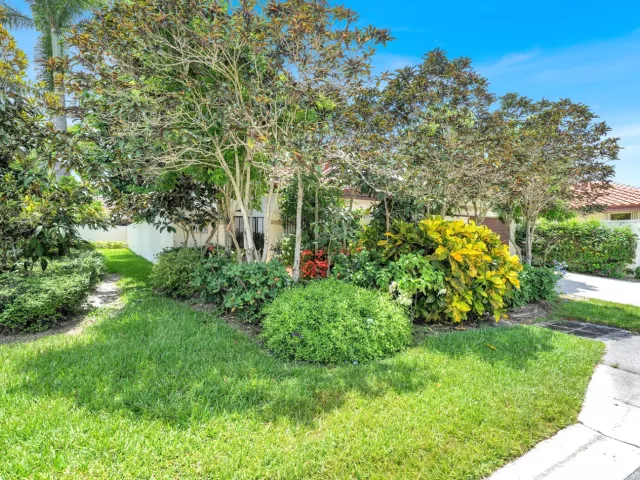 2-bedroom home for sale in Boca Raton - 21381 Sonesta Way - MondialRealty