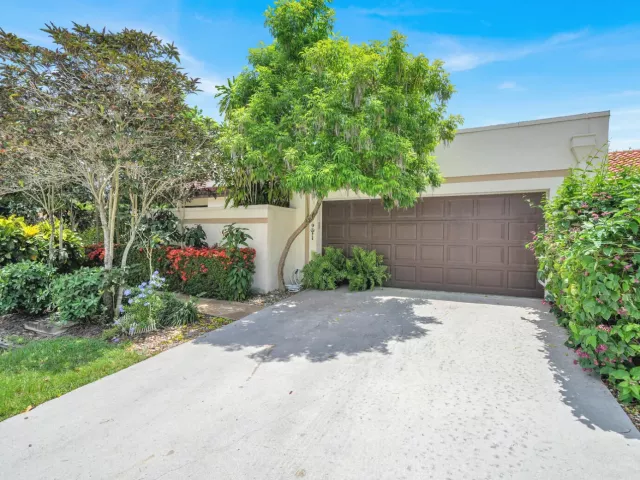 2-bedroom home for sale in Boca Raton - 21381 Sonesta Way - MondialRealty