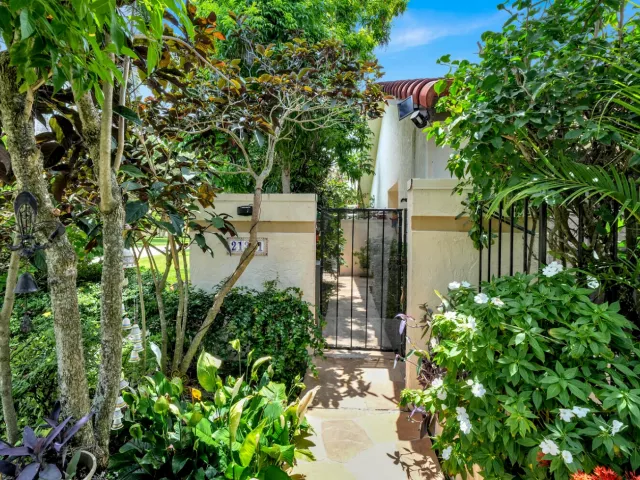 2-bedroom home for sale in Boca Raton - 21381 Sonesta Way - MondialRealty