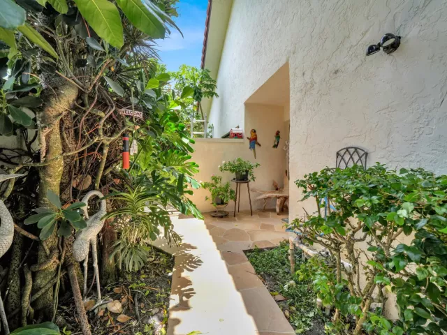 2-bedroom home for sale in Boca Raton - 21381 Sonesta Way - MondialRealty