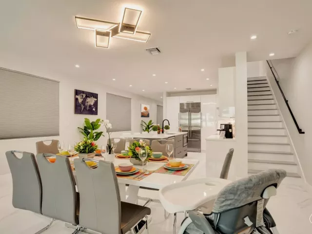 4-bedroom home for rent in Fort Lauderdale - 119 SE 12th Avenue - MondialRealty