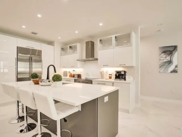 4-bedroom home for rent in Fort Lauderdale - 119 SE 12th Avenue - MondialRealty