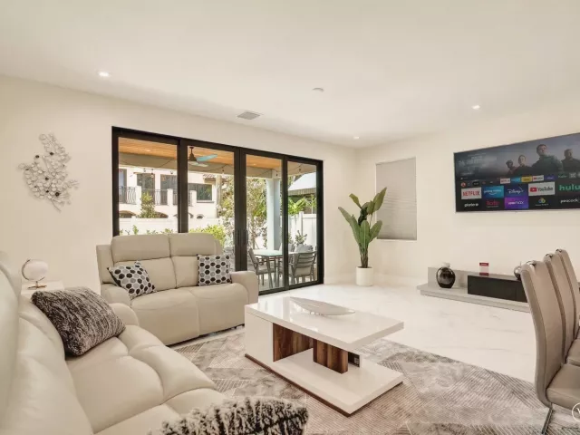 4-bedroom home for rent in Fort Lauderdale - 119 SE 12th Avenue - MondialRealty