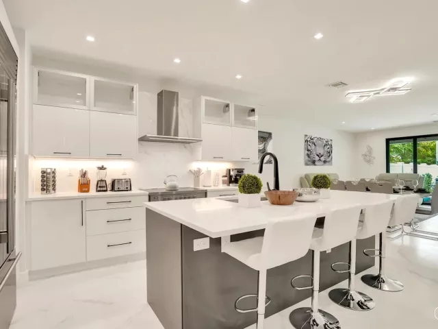 4-bedroom home for rent in Fort Lauderdale - 119 SE 12th Avenue - MondialRealty