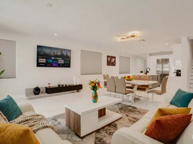 4-bedroom home for rent in Fort Lauderdale - 119 SE 12th Avenue - MondialRealty