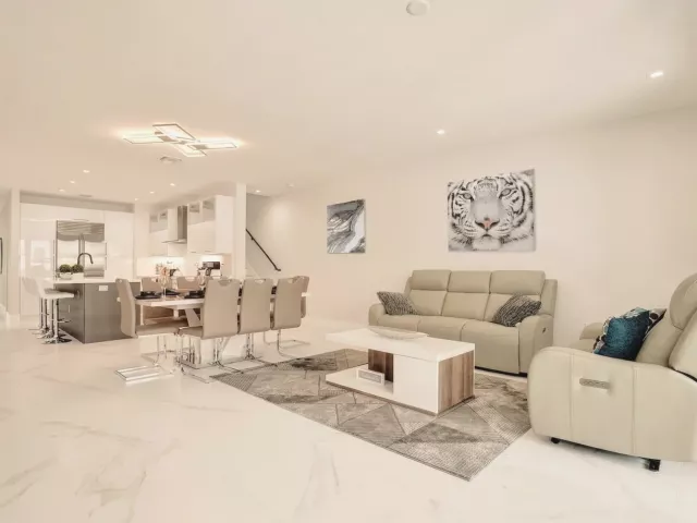 4-bedroom home for rent in Fort Lauderdale - 119 SE 12th Avenue - MondialRealty