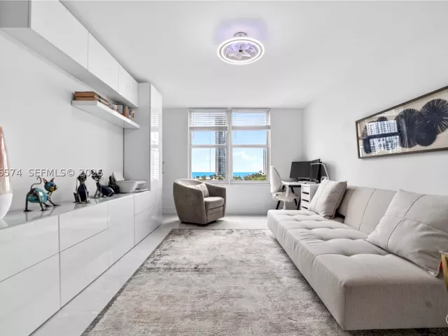 2-bedroom condo for sale in Sunny Isles Beach - 231 174th St 818 - MondialRealty
