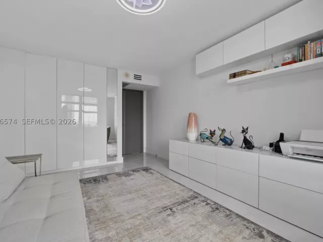 2-bedroom condo for sale in Sunny Isles Beach - 231 174th St 818 - MondialRealty