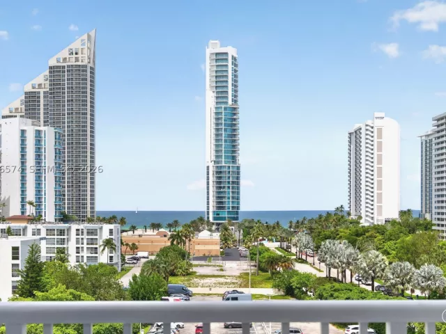 2-bedroom condo for sale in Sunny Isles Beach - 231 174th St 818 - MondialRealty