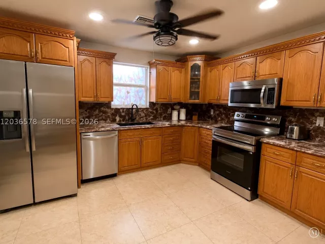 3-bedroom home for sale in Hollywood - 3327 Taft St - MondialRealty