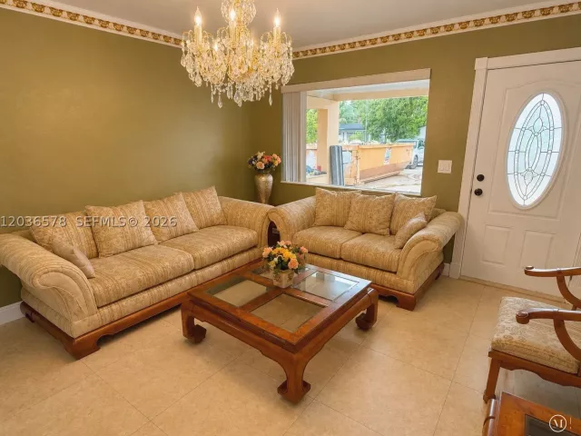 3-bedroom home for sale in Hollywood - 3327 Taft St - MondialRealty