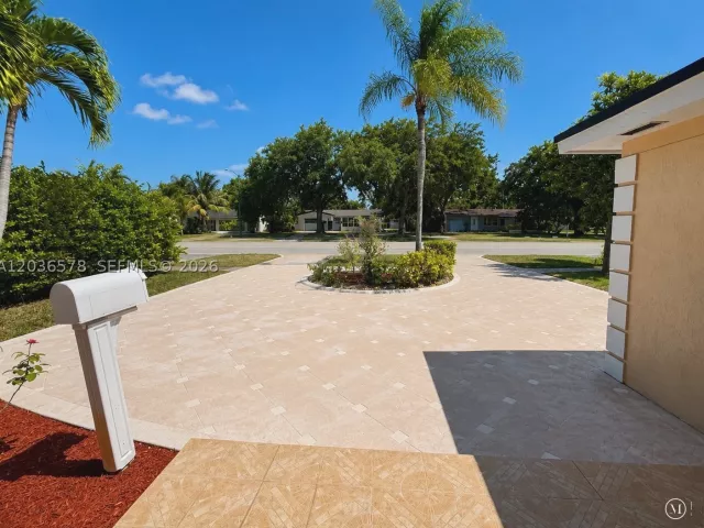 3-bedroom home for sale in Hollywood - 3327 Taft St - MondialRealty
