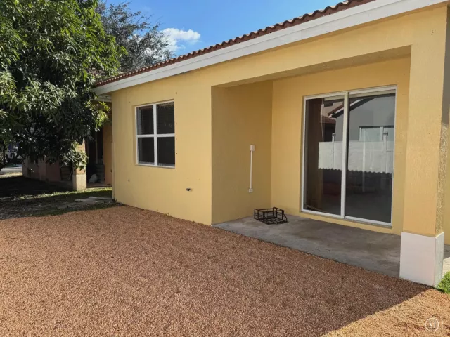 5-bedroom home for sale in Homestead - 3977 NE 11th Drive - MondialRealty