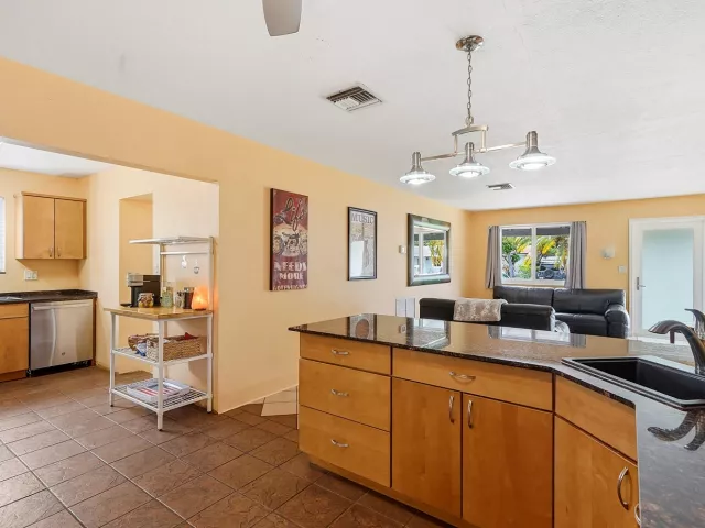 3-bedroom home for sale in Hollywood - 2834 Adams Street - MondialRealty