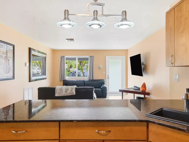 3-bedroom home for sale in Hollywood - 2834 Adams Street - MondialRealty