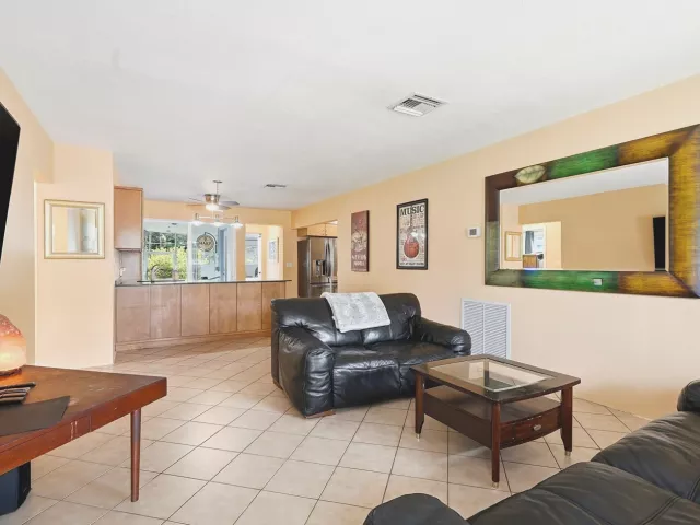 3-bedroom home for sale in Hollywood - 2834 Adams Street - MondialRealty