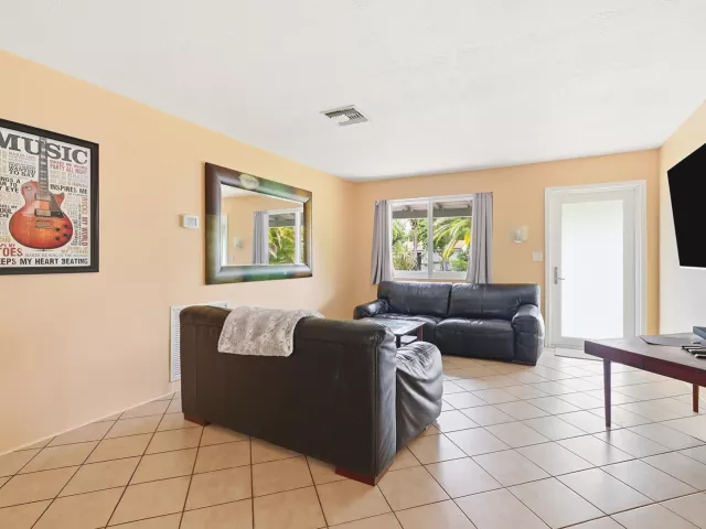 3-bedroom home for sale in Hollywood - 2834 Adams Street - MondialRealty