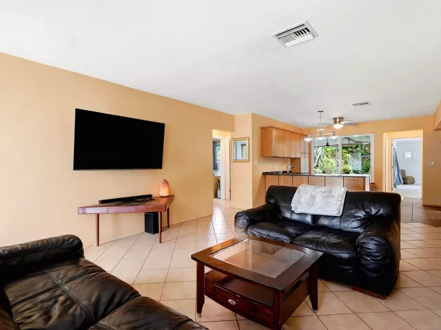 3-bedroom home for sale in Hollywood - 2834 Adams Street - MondialRealty