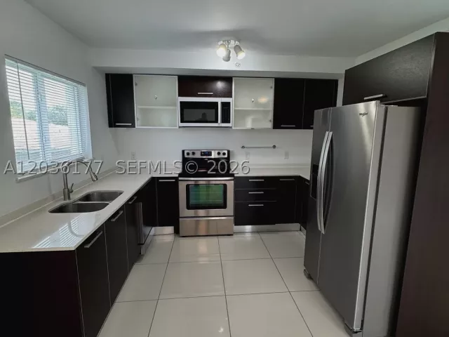 3-bedroom home for sale in Hollywood - 820 N 17th Ave - MondialRealty