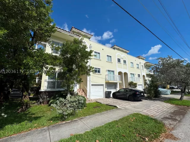 3-bedroom home for sale in Hollywood - 820 N 17th Ave - MondialRealty