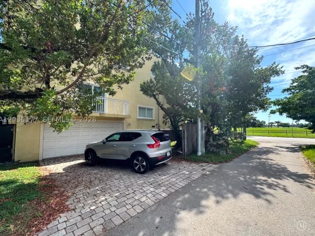 3-bedroom home for sale in Hollywood - 820 N 17th Ave - MondialRealty