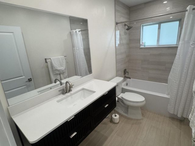 3-bedroom home for rent in Miami - 725 NE 160th Terrace - MondialRealty