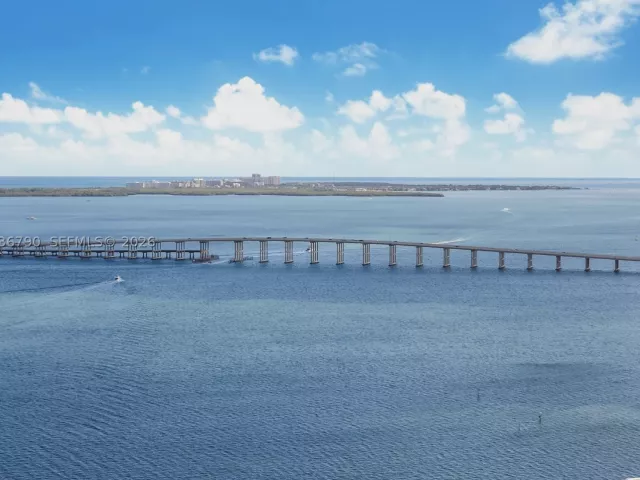 1-bedroom condo for rent in Miami - 1300 Brickell Bay Dr 1003 - MondialRealty