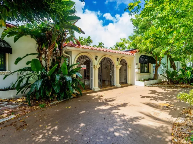 7-bedroom home for sale in Miami - 520 SW 22 rd - MondialRealty