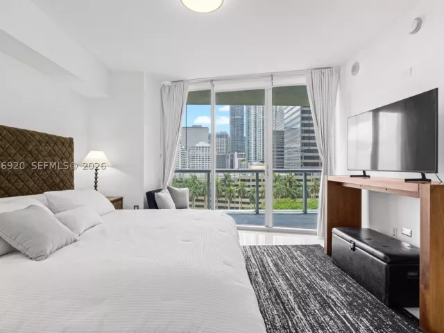 2-bedroom condo for sale in Miami - 495 Brickell Ave 905 - MondialRealty