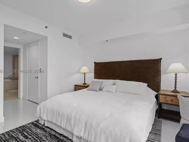 2-bedroom condo for sale in Miami - 495 Brickell Ave 905 - MondialRealty
