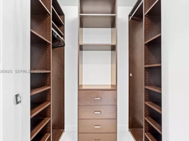 2-bedroom condo for sale in Miami - 495 Brickell Ave 905 - MondialRealty