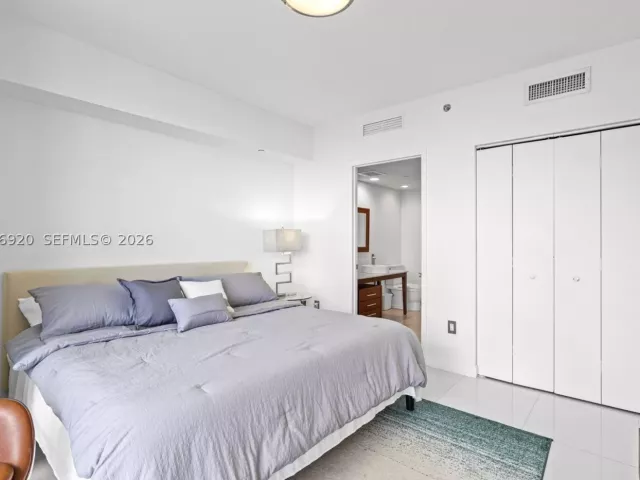 2-bedroom condo for sale in Miami - 495 Brickell Ave 905 - MondialRealty