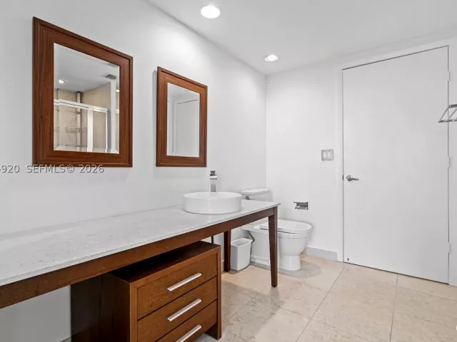 2-bedroom condo for sale in Miami - 495 Brickell Ave 905 - MondialRealty