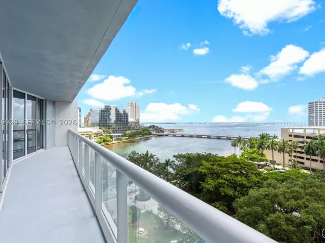 2-bedroom condo for sale in Miami - 495 Brickell Ave 905 - MondialRealty