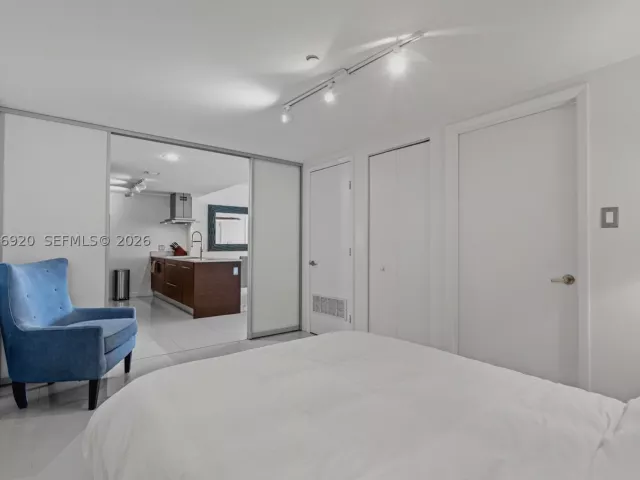2-bedroom condo for sale in Miami - 495 Brickell Ave 905 - MondialRealty