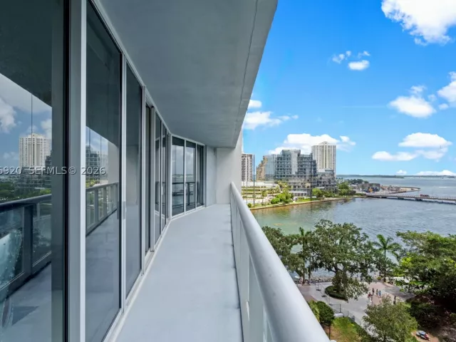 2-bedroom condo for sale in Miami - 495 Brickell Ave 905 - MondialRealty
