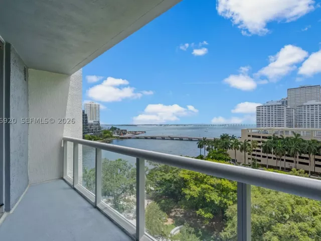 2-bedroom condo for sale in Miami - 495 Brickell Ave 905 - MondialRealty