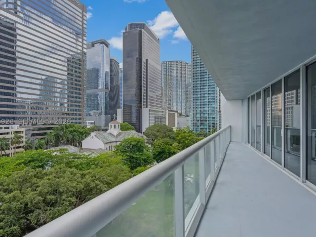 2-bedroom condo for sale in Miami - 495 Brickell Ave 905 - MondialRealty