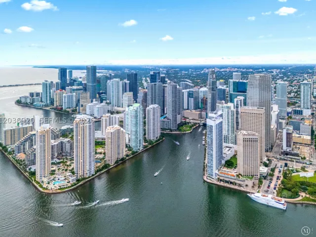 2-bedroom condo for sale in Miami - 495 Brickell Ave 905 - MondialRealty