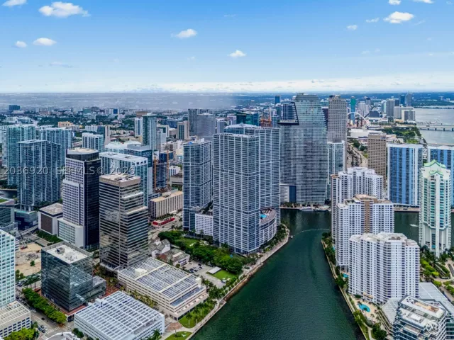 2-bedroom condo for sale in Miami - 495 Brickell Ave 905 - MondialRealty