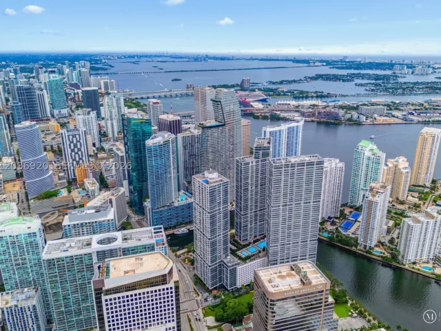 2-bedroom condo for sale in Miami - 495 Brickell Ave 905 - MondialRealty