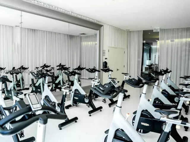 2-bedroom condo for sale in Miami - 495 Brickell Ave 905 - MondialRealty